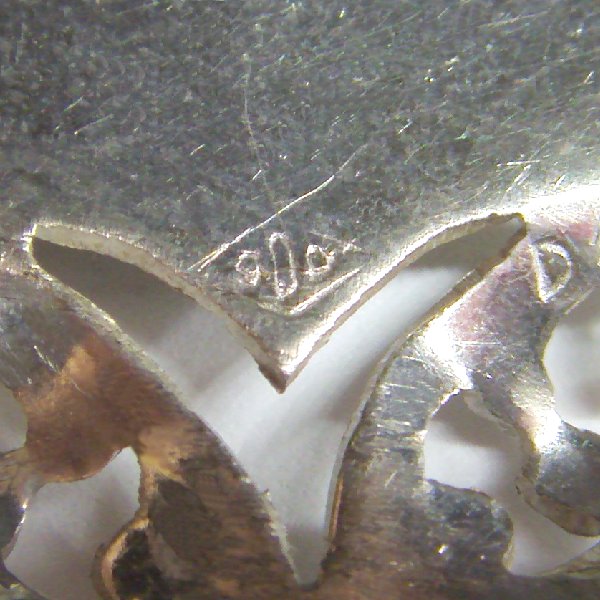 (p1176)Silver circular pendant for engraving.